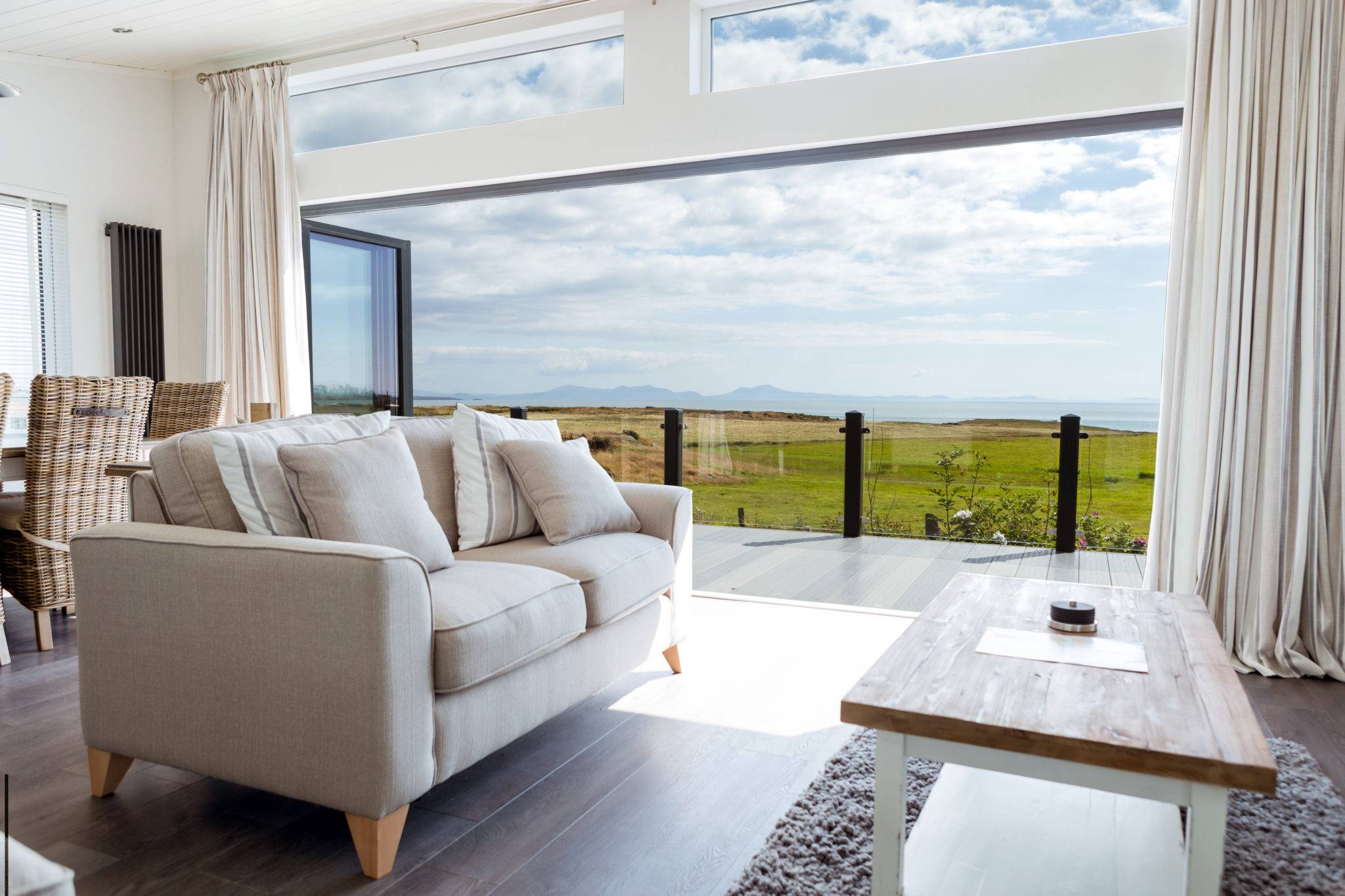 silver-bay-holiday-village-luxury-lodges-anglesey-lounge
